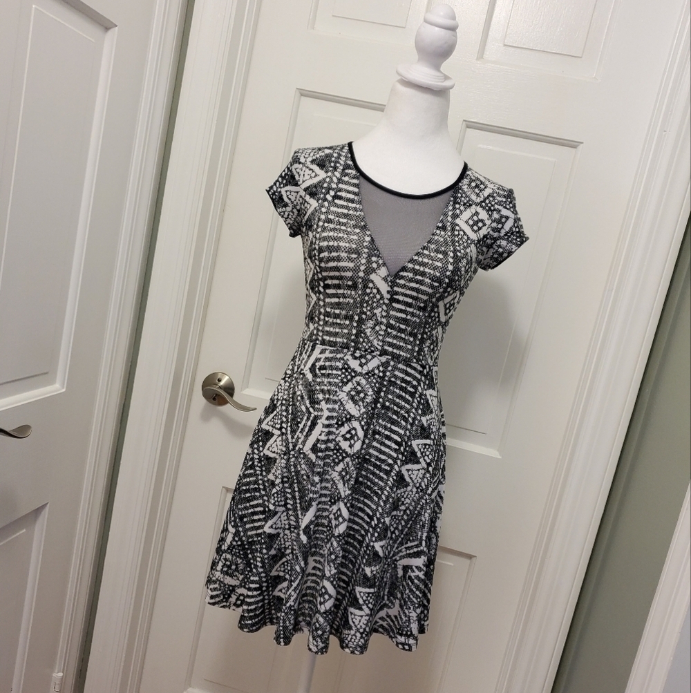 Kimchi Blue Black & White Fit & Flare Stretchy Knit Mini Dress Size XS
